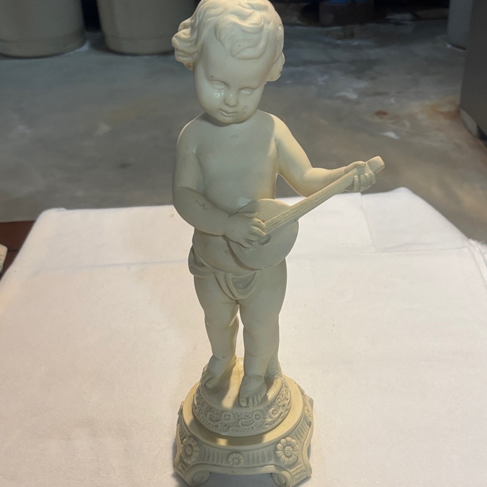 Cream Anna Clara Cherub Figurine with Mandolin